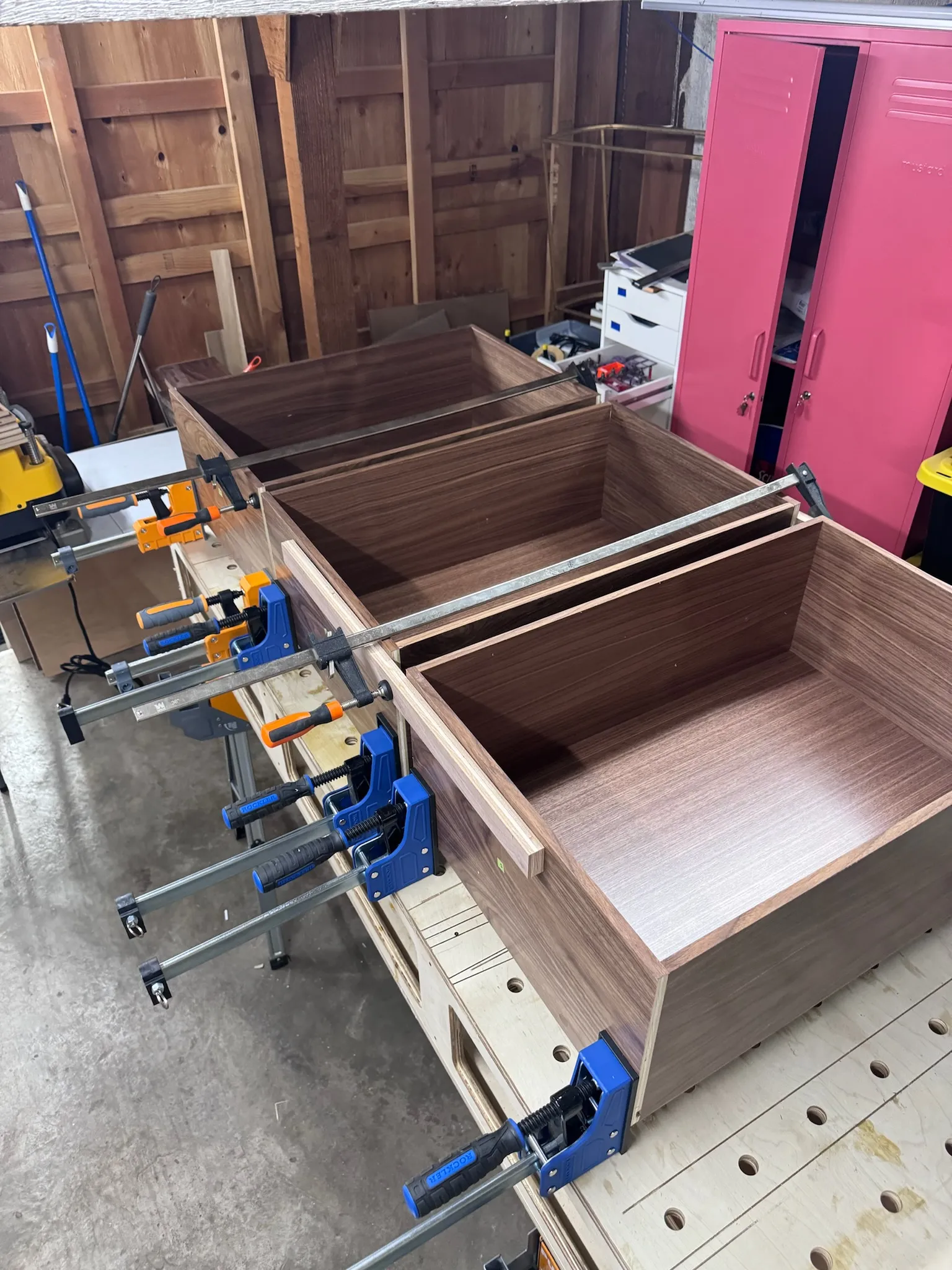 Gluing drawer boxes