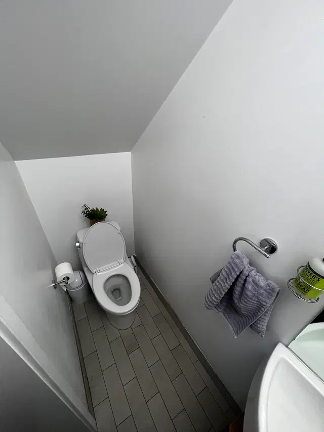 Photo gallery: half bath, image 1 of 24